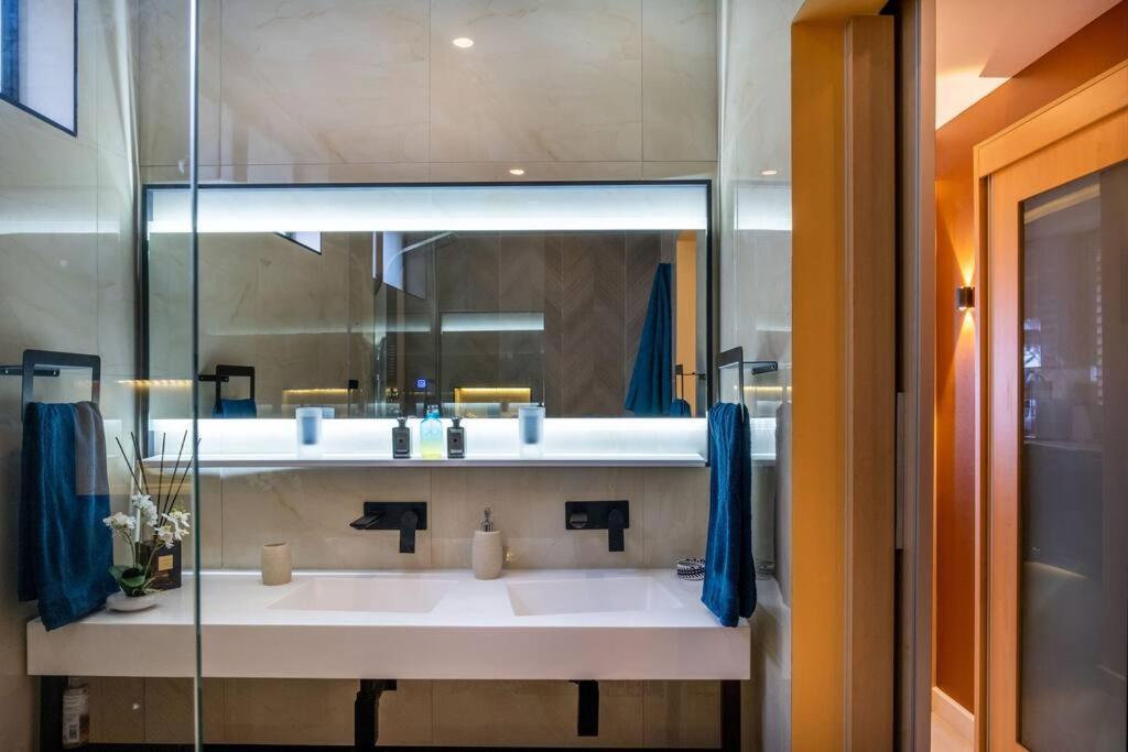Beachfront Luxury - 2 Chaka's Place Ballito
